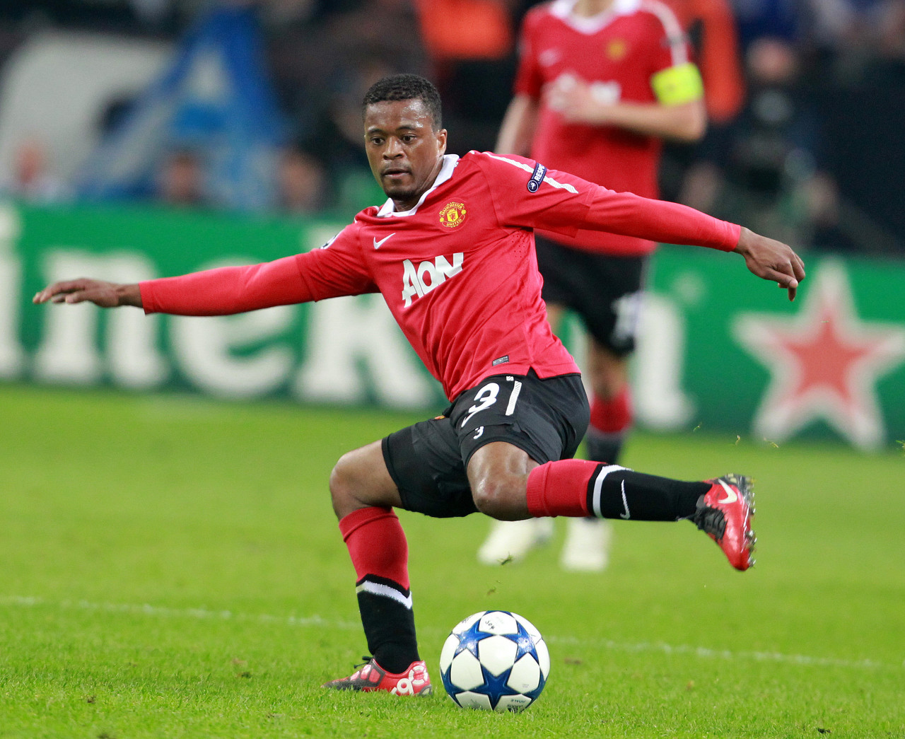 西蒙尼以坚 西蒙尼以坚